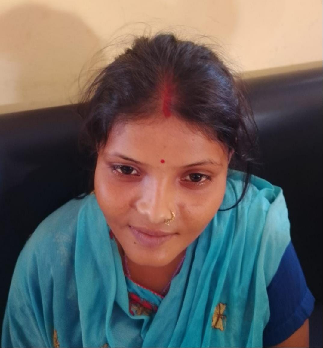 फोटो 35- अमृत भारत योजना के तहत बने नए वेटिंग हाल पर लटका ताला। संवाद   