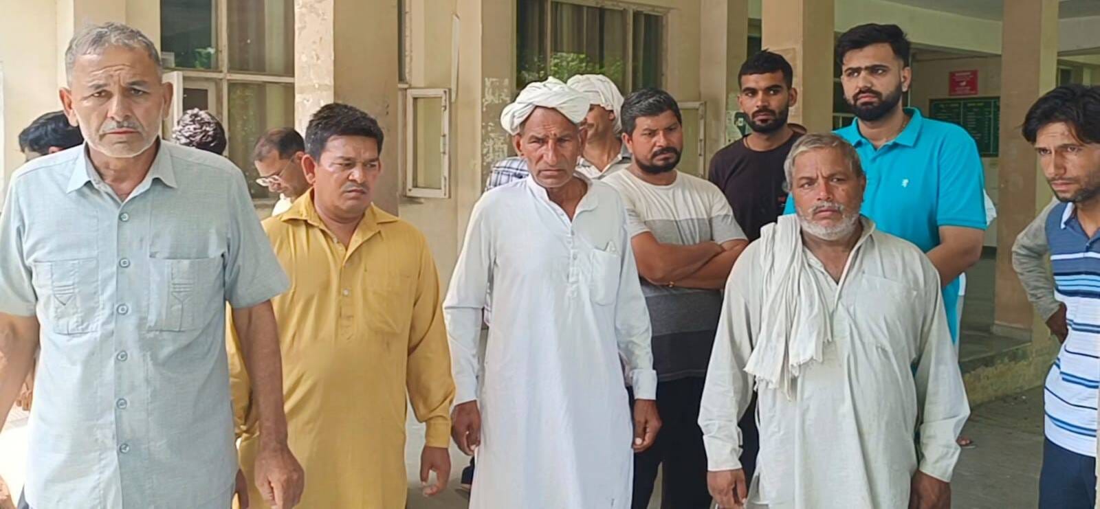 फोटो - नागरिक अस्पताल में करंट से दो युवकों की मौत के मामले में पहुंचे कांग्रेस विधायक इंदुराज 