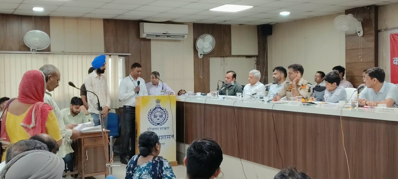 जिला सचिवालय में कष्ट निवारण समिति की बैठक में उपस्थित अधिकारी व सदस्य। संवाद जिला सचिवालय में कष्ट निवारण समिति की बैठक में उपस्थित अधिकारी व सदस्य। संवाद