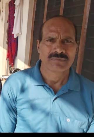जनसूह गांव में पानी न आने के कारण कुएं से पानी भरकर लेकर जाती युवती। संवाद जनसूह गांव में पानी न आने के कारण कुएं से पानी भरकर लेकर जाती युवती। संवाद