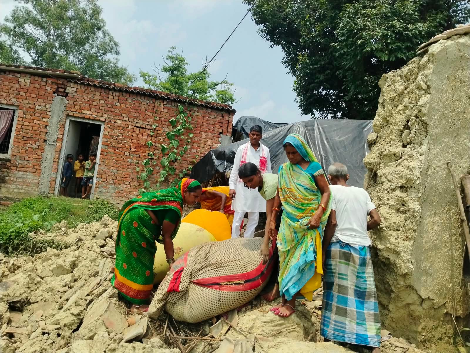 नगर के गाजीपुर तिराहा पर बृहस्पतिवार को हुई झमाझम बारिश। संवाद नगर के गाजीपुर तिराहा पर बृहस्पतिवार को हुई झमाझम बारिश। संवाद
