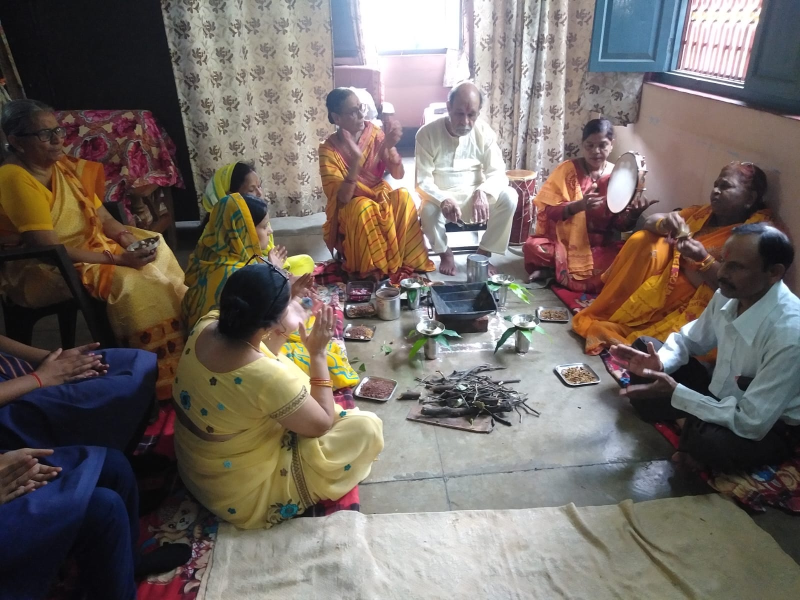 राजेंद्रनगर सि्थत निजी स्कूल में गायत्री परिवार की ओर से भजन-कीर्तन का आयोजन हुआ। राजेंद्रनगर सि्थत निजी स्कूल में गायत्री परिवार की ओर से भजन-कीर्तन का आयोजन हुआ।