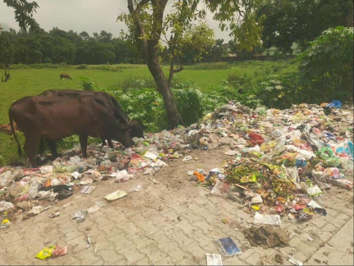 शहर में रोष मार्च निकालते दमकल व सफाई कर्मचारी। संवाद शहर में रोष मार्च निकालते दमकल व सफाई कर्मचारी। संवाद