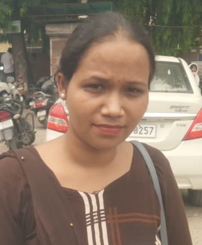 यमुनानगर में बस में चढ़ने के लिए धक्का मुक्की करते लोग। संवाद