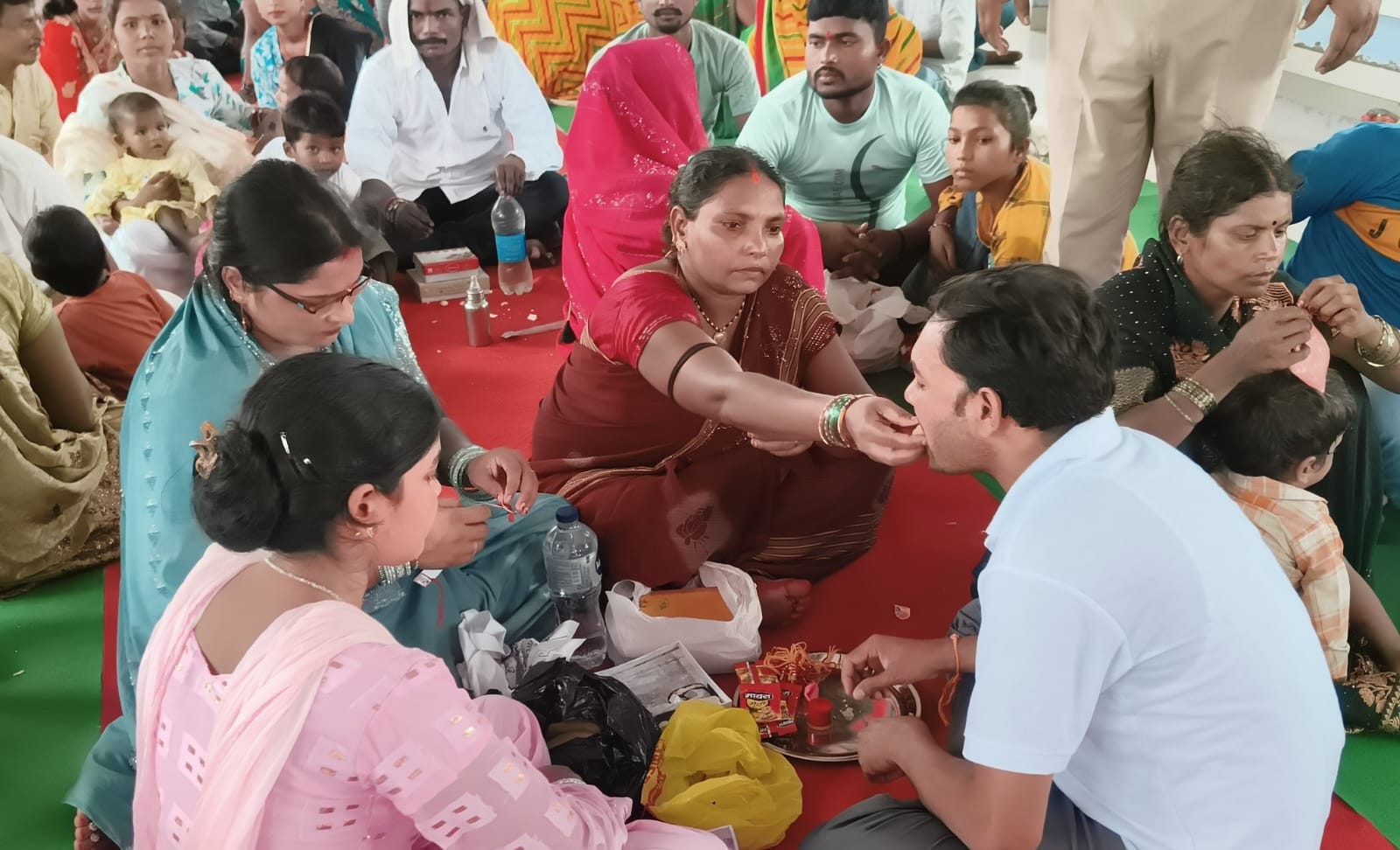 फोटो-17-दिल्ली में राष्ट्रपति से मुलाकात करती छात्राएं ।-स्रोत : स्कूल फोटो-17-दिल्ली में राष्ट्रपति से मुलाकात करती छात्राएं ।-स्रोत : स्कूल