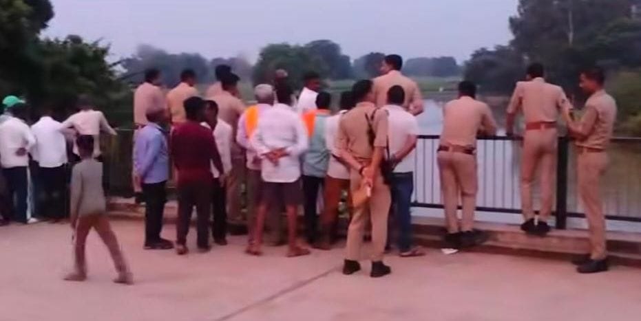 फोटो-32- नदी में कूदने वाला संजू लोध। फोटो-32- नदी में कूदने वाला संजू लोध।
