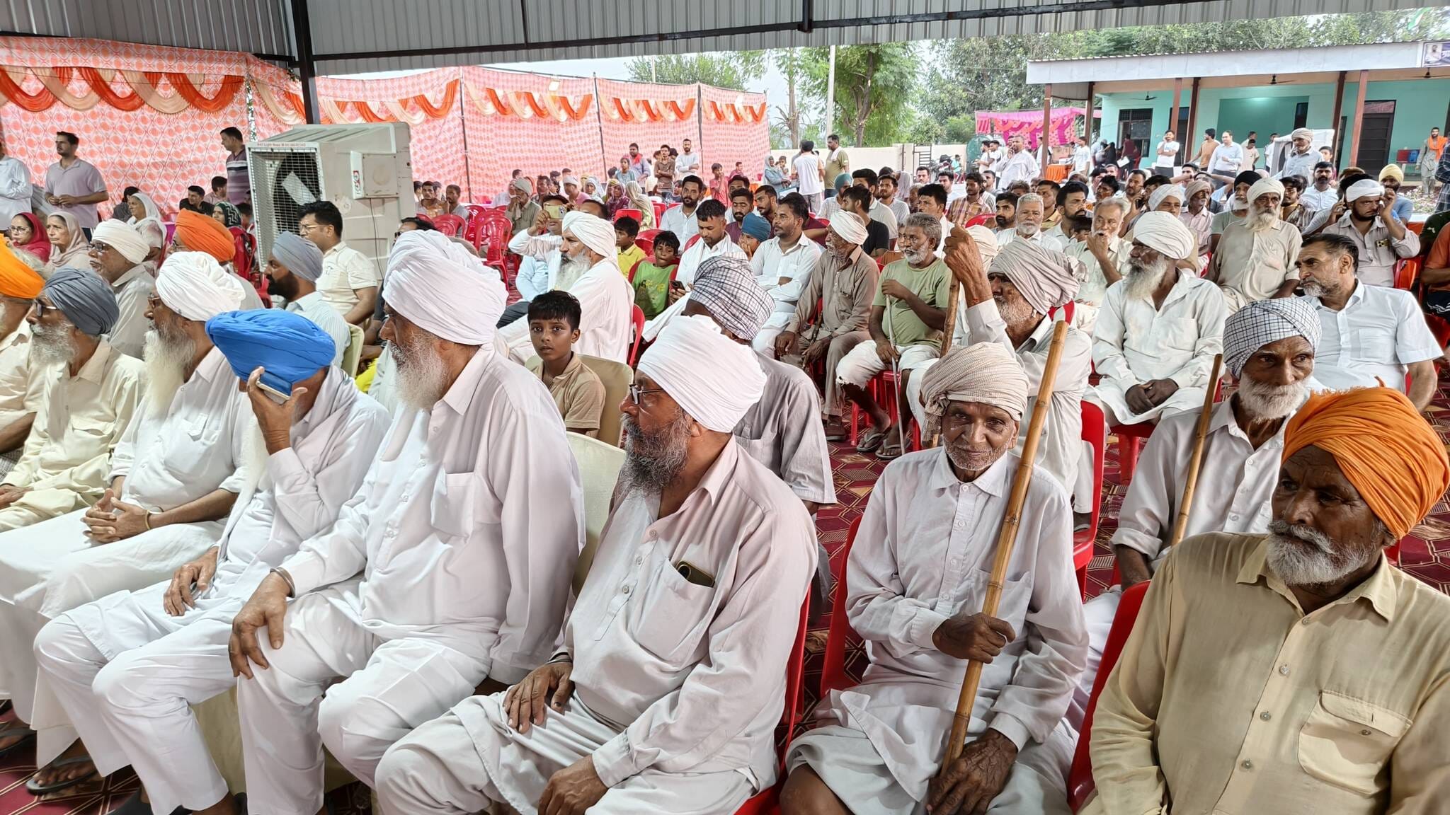 फोटो 9 नरवाना। रात्रि ठहराव के दौरान समस्यासुनती डीसी डॉ वैशाली शर्मा। स्रोत प्रशासन फोटो 9 नरवाना। रात्रि ठहराव के दौरान समस्यासुनती डीसी डॉ वैशाली शर्मा। स्रोत प्रशासन
