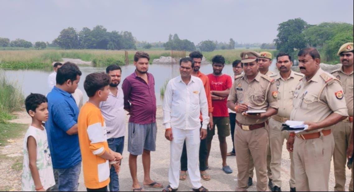 जिगर उर्फ सौरभ तिवारी की फाइल फोटो, बिलखते परिजन व मौके पर जुटी भीड़। संवाद जिगर उर्फ सौरभ तिवारी की फाइल फोटो, बिलखते परिजन व मौके पर जुटी भीड़। संवाद