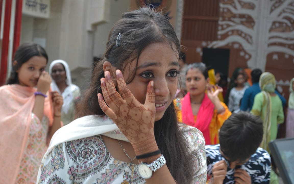 जिला कारागार में अपने भाई, भतीजे, पिता और दादा को राखी बांधने के लिए पहुंची बहन, बुआ और बेटिया जिला कारागार में अपने भाई, भतीजे, पिता और दादा को राखी बांधने के लिए पहुंची बहन, बुआ और बेटिया
