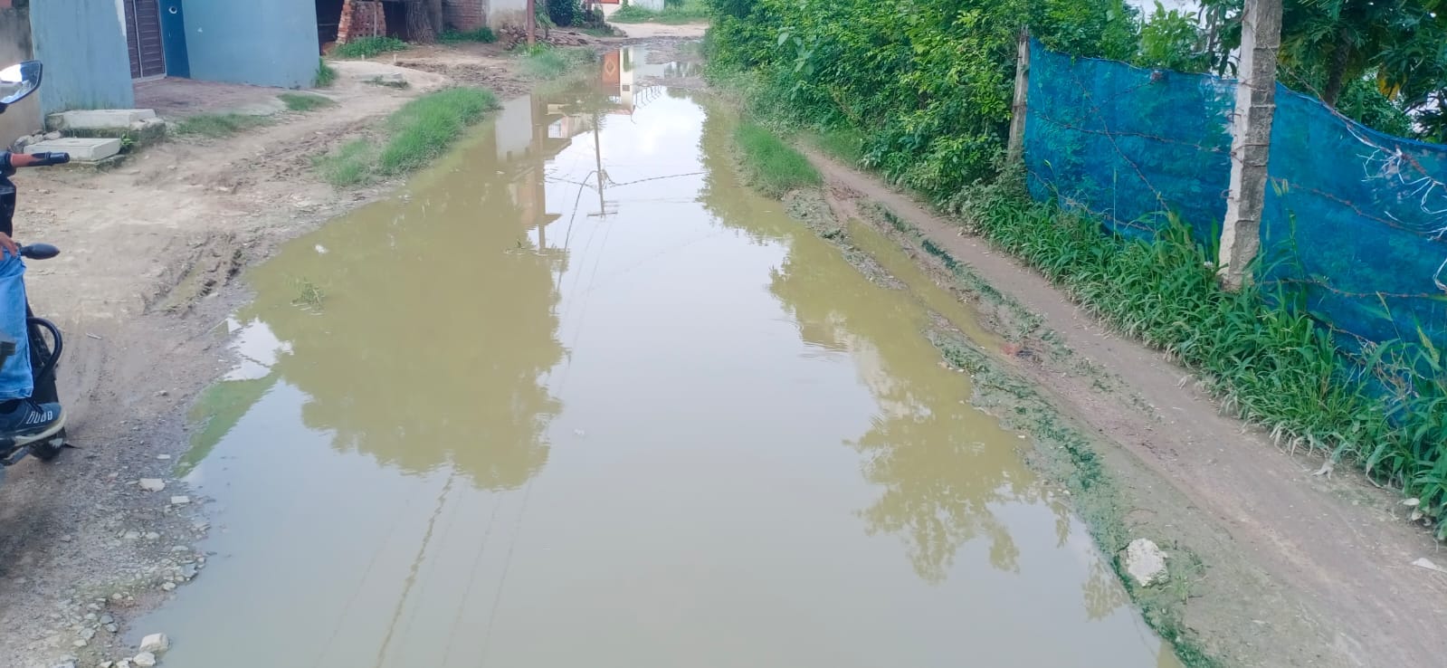 पड़ताल की खबर में....आदर्श बाजार स्थित कांशीराम कॉलोनी शहर के अन्य हिस्सों का डंप किया गया कूड पड़ताल की खबर में....आदर्श बाजार स्थित कांशीराम कॉलोनी शहर के अन्य हिस्सों का डंप किया गया कूड