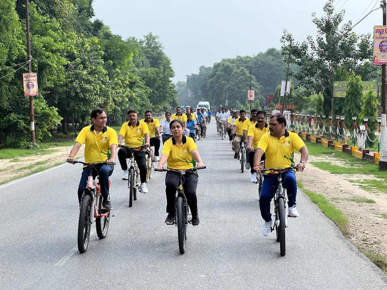 राजकीय एकलव्य स्टेडियम में आयोजित हॉकी प्रतियोगिता में विजेता टीम व अतिथिगण। स्रोत खेल विभाग राजकीय एकलव्य स्टेडियम में आयोजित हॉकी प्रतियोगिता में विजेता टीम व अतिथिगण। स्रोत खेल विभाग
