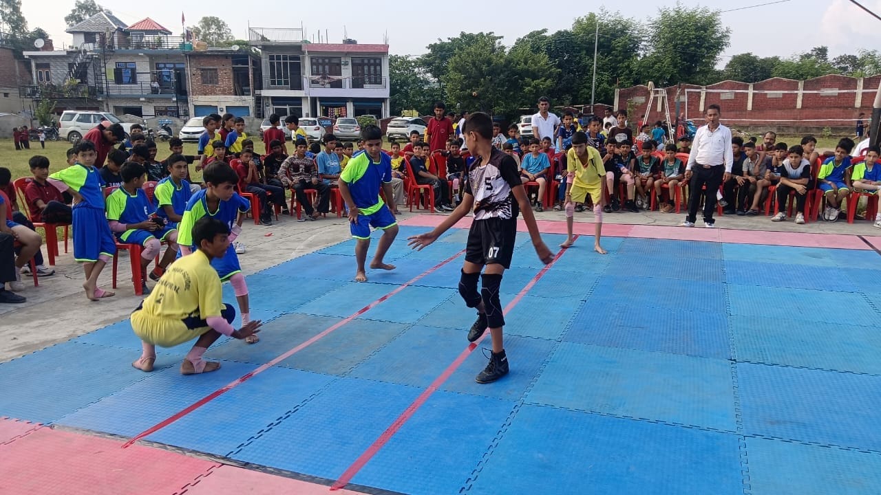 राजकीय वरिष्ठ माध्यमिक पाठशाला महराणा में आयोजित प्रतियोगिता में कबड्डी में भाग लेते हुए खिलाड़ राजकीय वरिष्ठ माध्यमिक पाठशाला महराणा में आयोजित प्रतियोगिता में कबड्डी में भाग लेते हुए खिलाड़