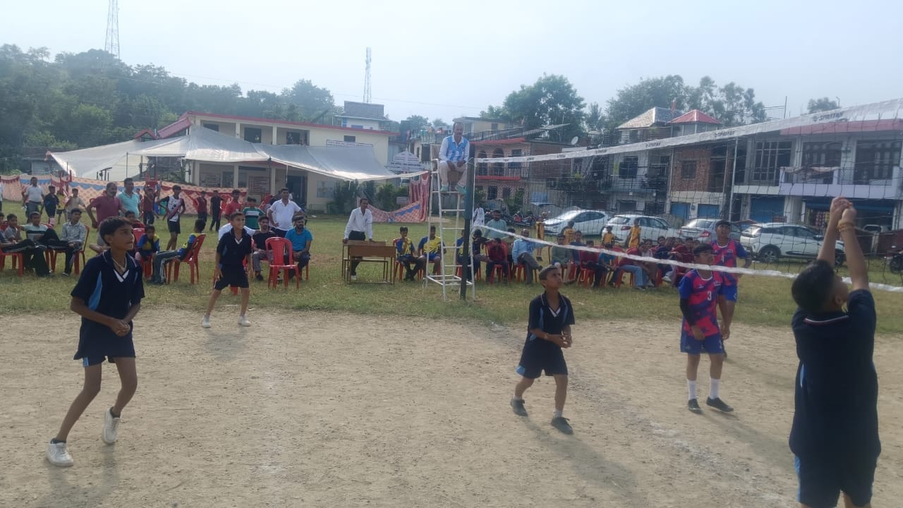 राजकीय वरिष्ठ माध्यमिक पाठशाला महराणा में आयोजित प्रतियोगिता में कबड्डी में भाग लेते हुए खिलाड़ राजकीय वरिष्ठ माध्यमिक पाठशाला महराणा में आयोजित प्रतियोगिता में कबड्डी में भाग लेते हुए खिलाड़