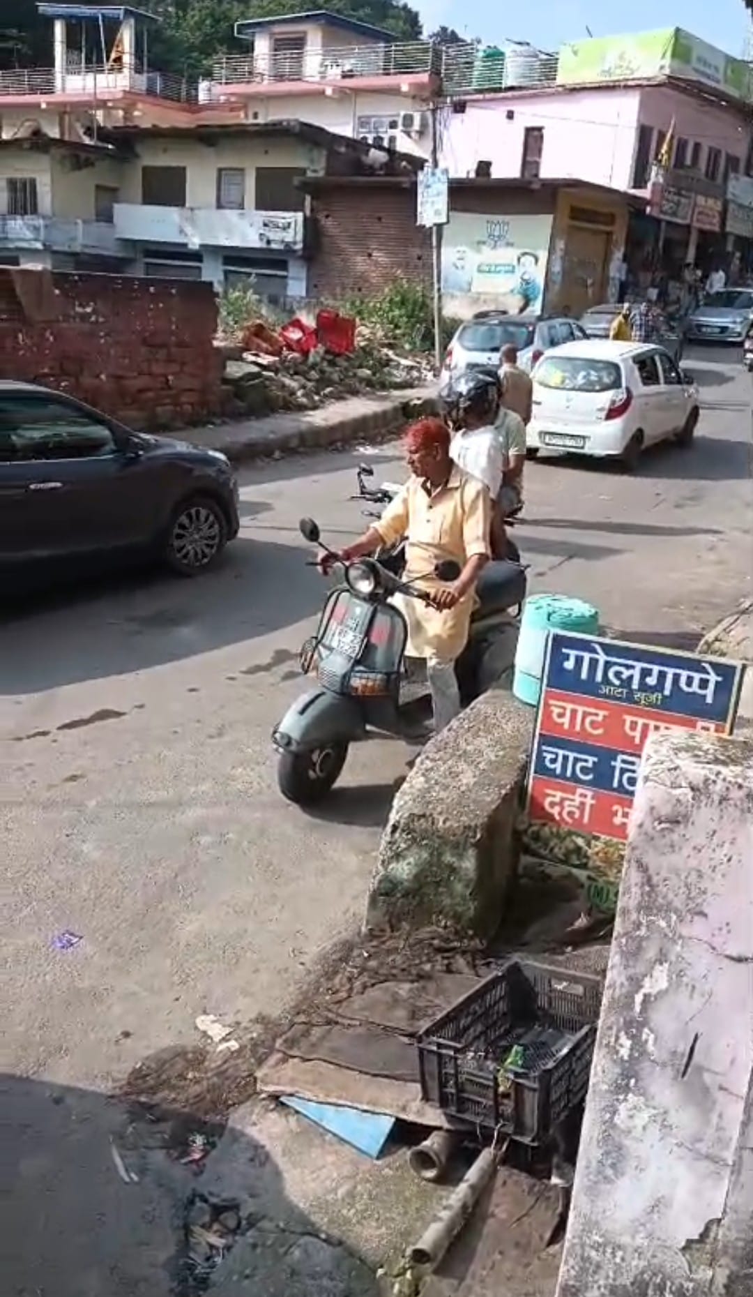 रक्षा बंधन के दिन भरेड़ी बाजार में जाम। स्रोत : जागरूक पाठक रक्षा बंधन के दिन भरेड़ी बाजार में जाम। स्रोत : जागरूक पाठक