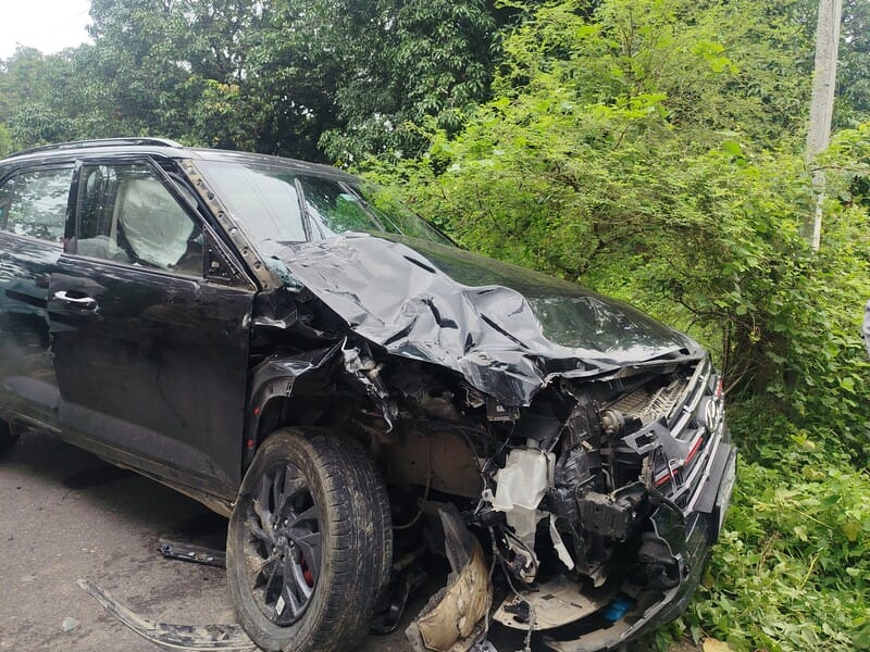 सैनी थाना के खाचकी मई चौराहे के पास ई रिक्शा व कार की भिड़ंत के बाद पुलिस व लोगों की लगी भीड़। सैनी थाना के खाचकी मई चौराहे के पास ई रिक्शा व कार की भिड़ंत के बाद पुलिस व लोगों की लगी भीड़।