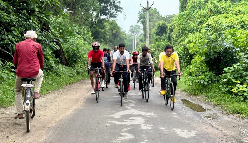 19-डाभासेमर स्टेडियम में संडे ऑन साइकिल रैली में शामिल प्रतिभागी।- संवाद