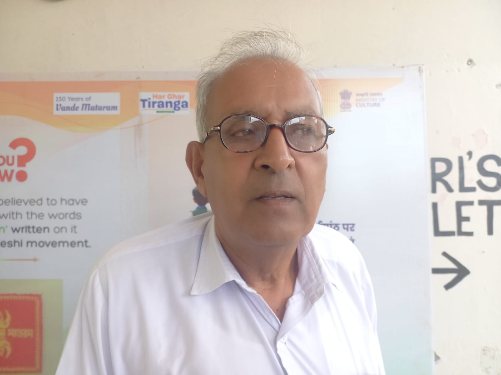 29jjrp11- शहीद रमेश कुमार राजकीय माडल संस्कृति स्कूल में मतदाताओं की सुनवाई करते बीएलओ। संवाद 29jjrp11- शहीद रमेश कुमार राजकीय माडल संस्कृति स्कूल में मतदाताओं की सुनवाई करते बीएलओ। संवाद