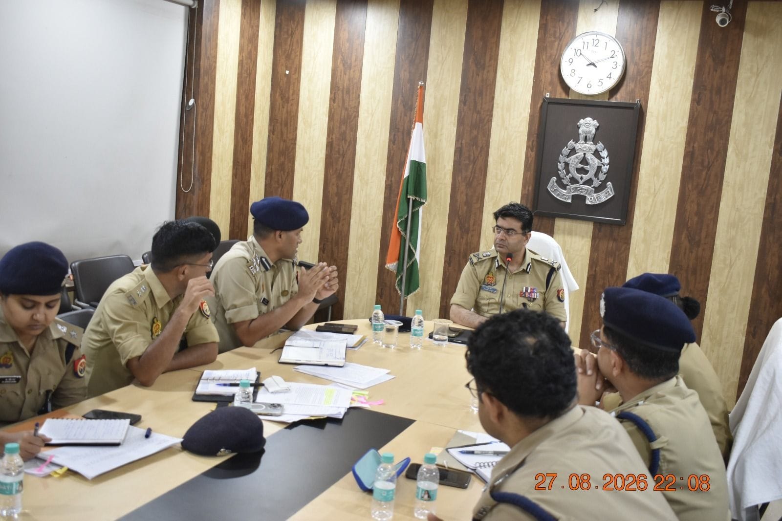 अफसरों के साथ समीक्षा बैठक करते पुलिस आयुक्त। अफसरों के साथ समीक्षा बैठक करते पुलिस आयुक्त।
