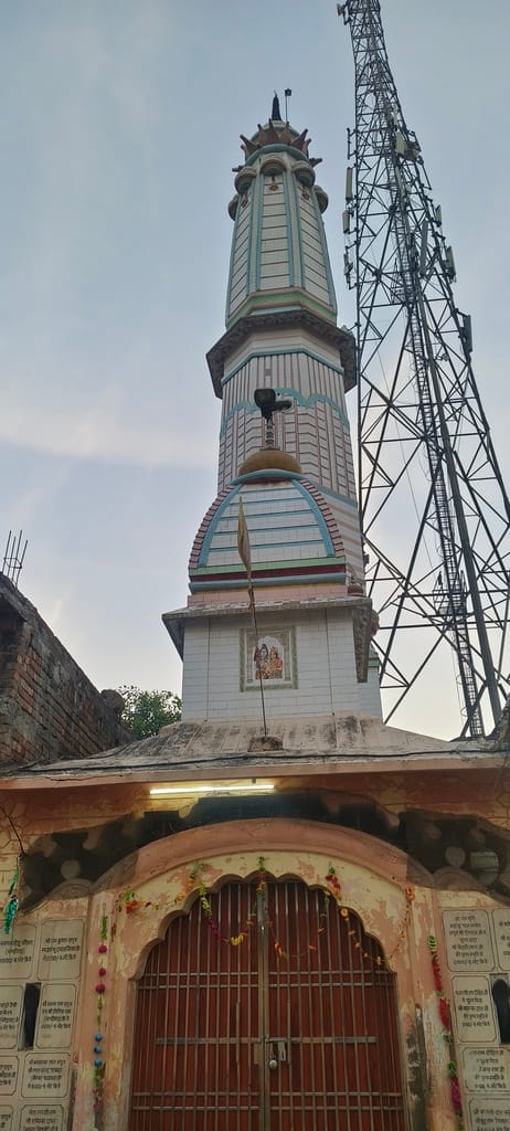 भगवान कृष्ण के जन्म को लेकर सजाएं जा रहे मंदिर। संवाद