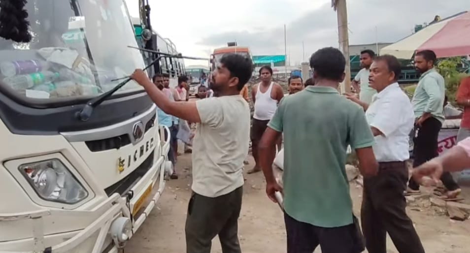 बस में मां बेटे को रौंदा एक की मौत बस में मां बेटे को रौंदा एक की मौत