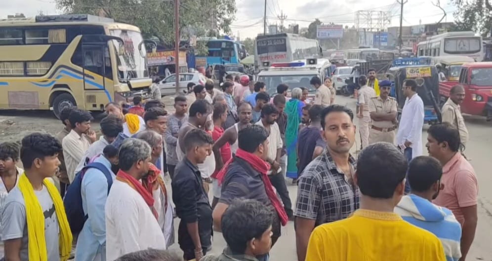 बस में मां बेटे को रौंदा एक की मौत बस में मां बेटे को रौंदा एक की मौत