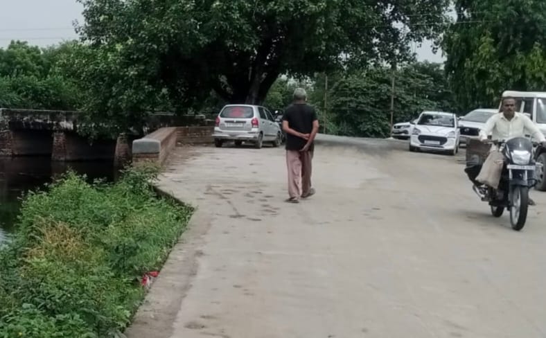 डीसी रोड पर खुला नाला। संवाद डीसी रोड पर खुला नाला। संवाद