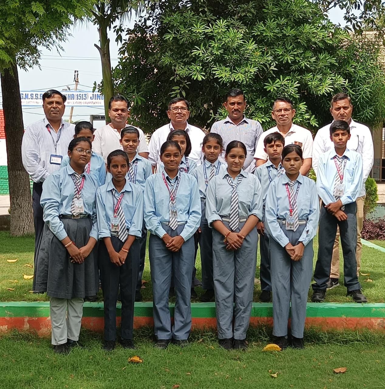 फोटो 2 नरवाना। पोस्ट दिखाते हुए विद्यार्थी। स्रोत संस्थान। फोटो 2 नरवाना। पोस्ट दिखाते हुए विद्यार्थी। स्रोत संस्थान।