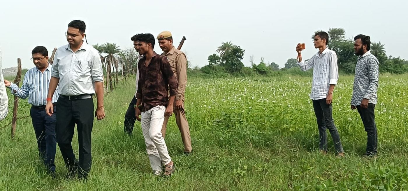 फोटो 29 एमएएचपी 27 परिचय-श्रीनगर क्षेत्र में लगातार बारिश से इस तरह काली पड़ी खेत में लगी मूंग फोटो 29 एमएएचपी 27 परिचय-श्रीनगर क्षेत्र में लगातार बारिश से इस तरह काली पड़ी खेत में लगी मूंग