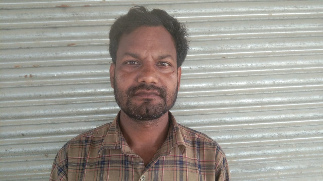फोटो 29 फरीदपुर का कच्चा मार्ग और गड्ढे में भरा पानी। संवाद