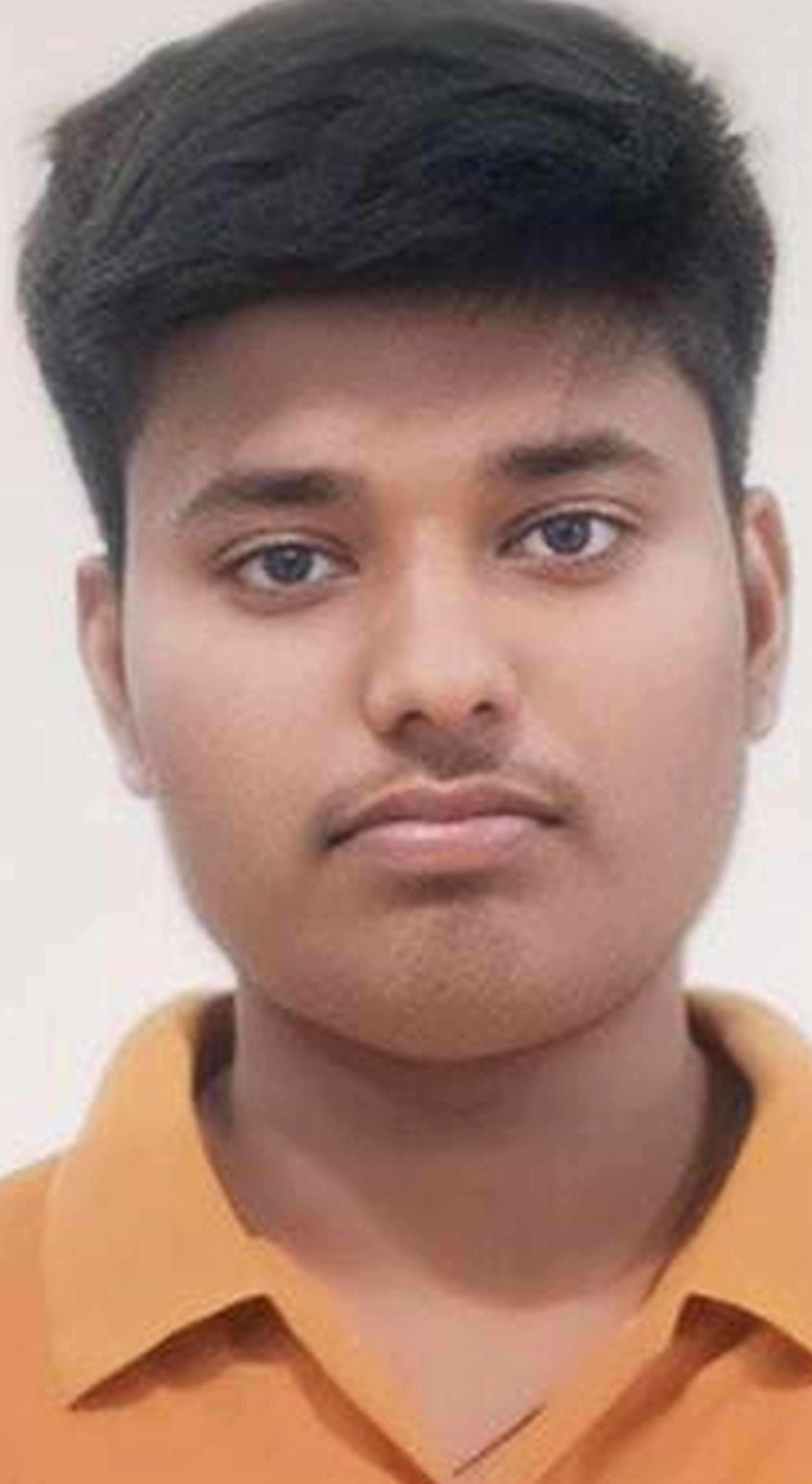 फोटो-32-रोटी चौराहा में सवारी उतारने के लिए खड़ी बस। संवाद फोटो-32-रोटी चौराहा में सवारी उतारने के लिए खड़ी बस। संवाद