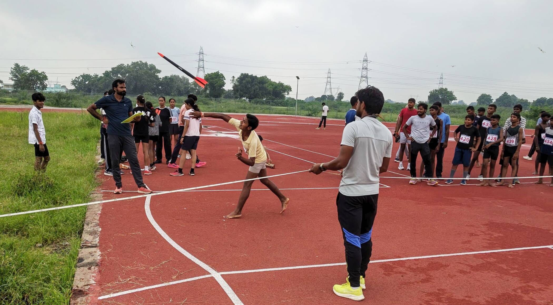 फोटो-36-जीत के बाद मैदान में जश्न मनाती हॉकी टीम। स्रोत: स्वयं फोटो-36-जीत के बाद मैदान में जश्न मनाती हॉकी टीम। स्रोत: स्वयं