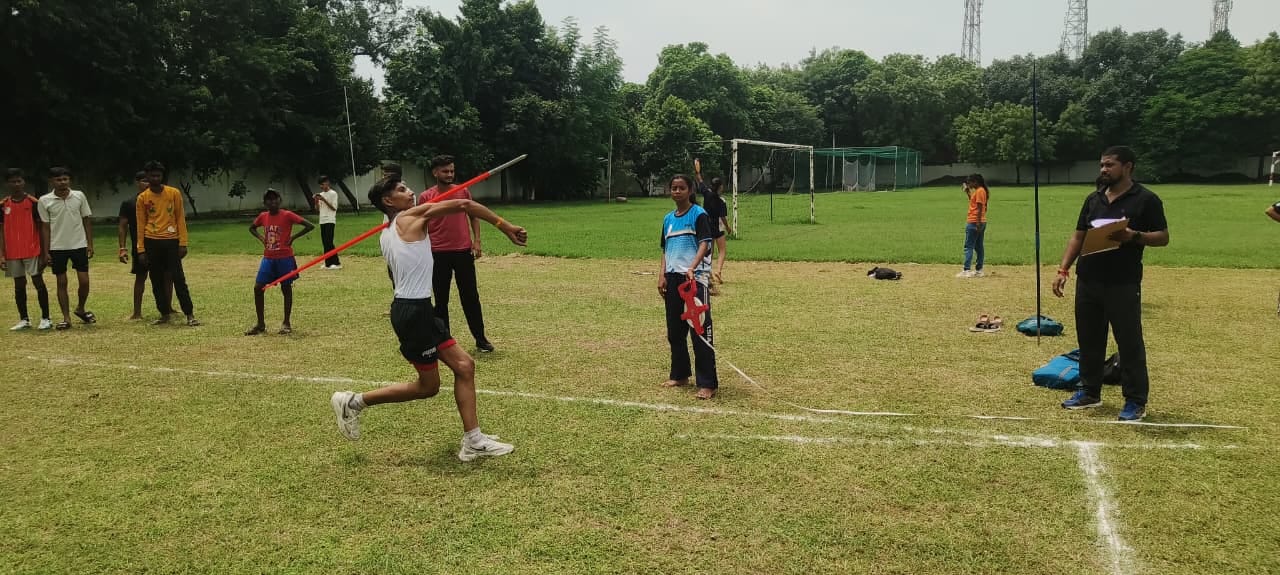 फोटो29एचएएमपी02 शहर के स्टेडियम में हॉकी खेलते खिलाड़ी। संवाद फोटो29एचएएमपी02 शहर के स्टेडियम में हॉकी खेलते खिलाड़ी। संवाद