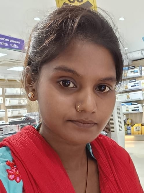 जिला अस्पताल के बाहर सड़क पर बैठकर जाम करती महिलाएं। स्रोत-वीडियो जिला अस्पताल के बाहर सड़क पर बैठकर जाम करती महिलाएं। स्रोत-वीडियो