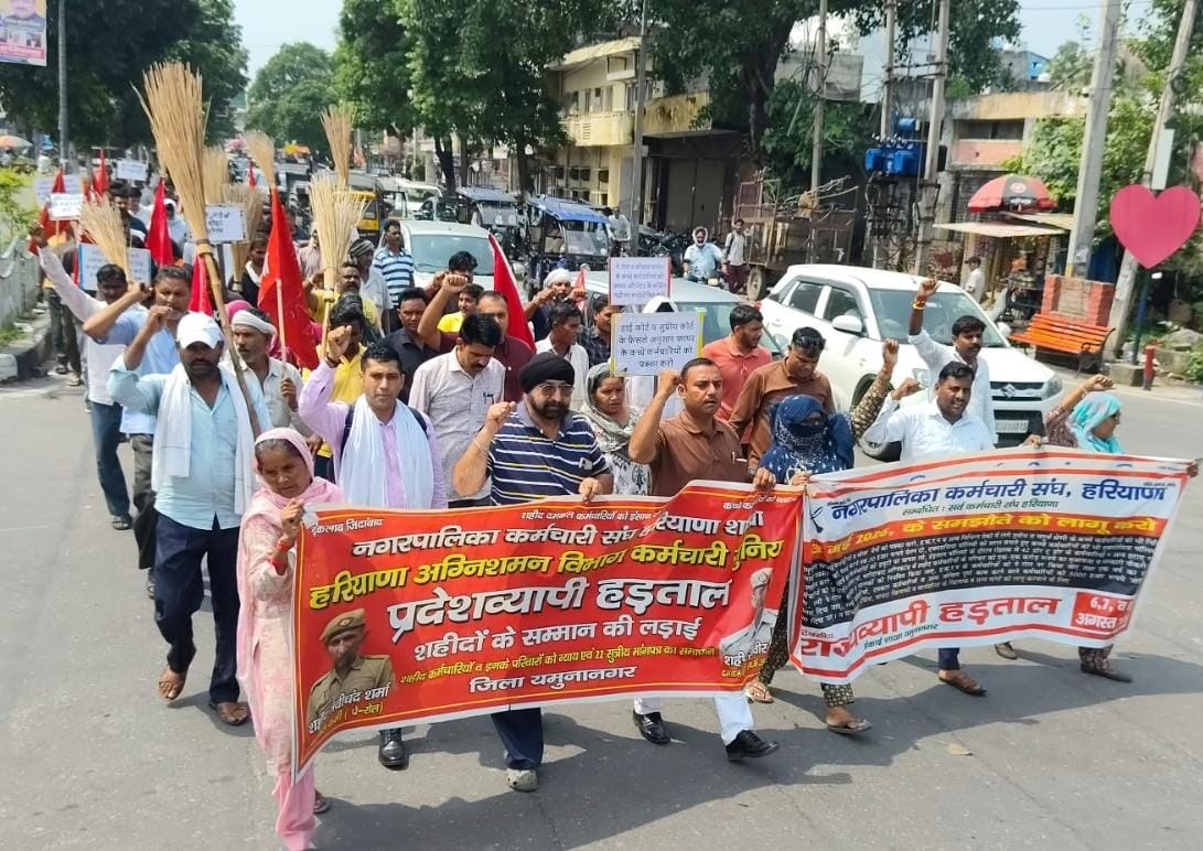 मुंडा माजरा रोड पर लगा कचरे का ढेर। संवाद मुंडा माजरा रोड पर लगा कचरे का ढेर। संवाद