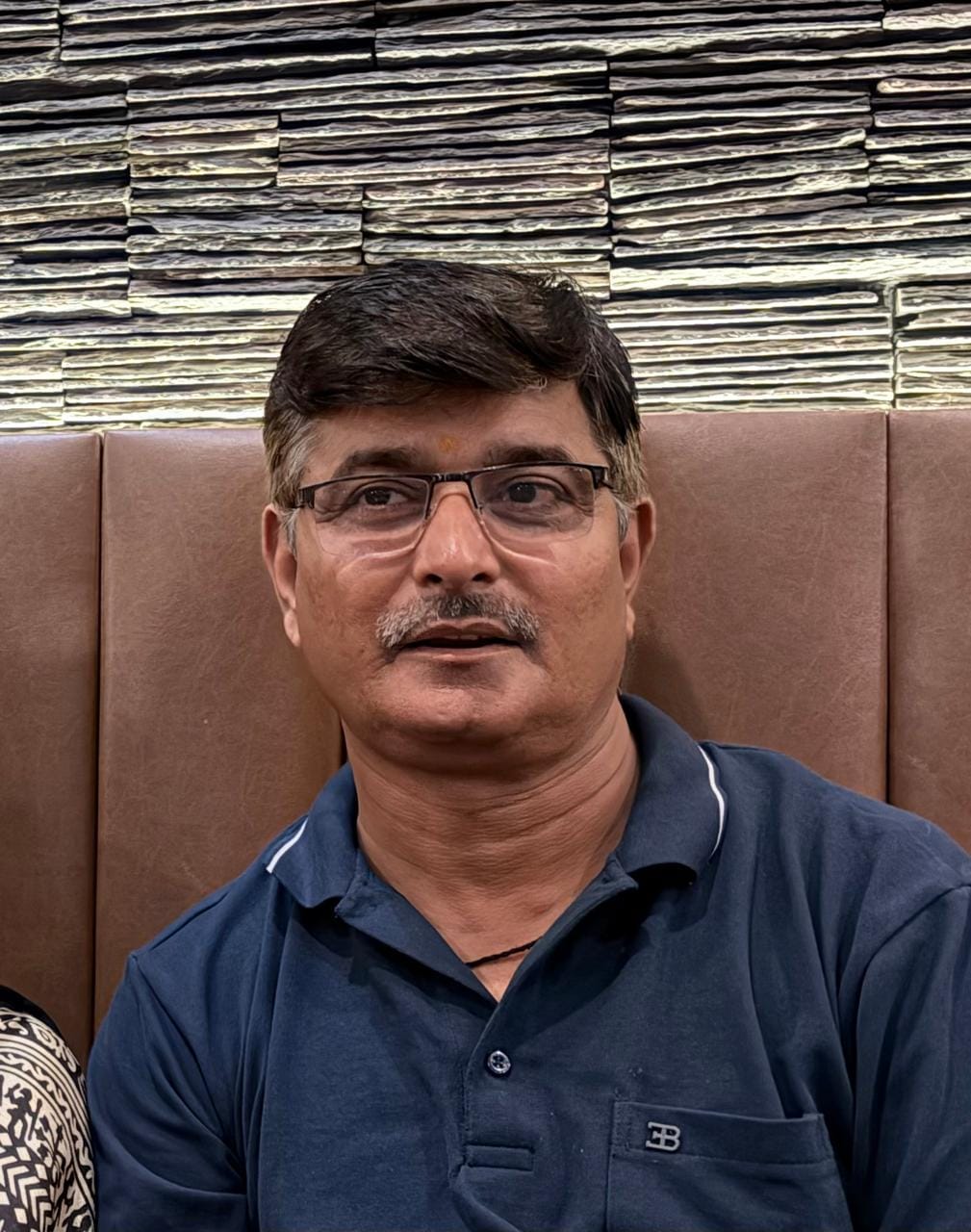 मनोज मिश्रा, सेक्टर नौ सड़क के साथ