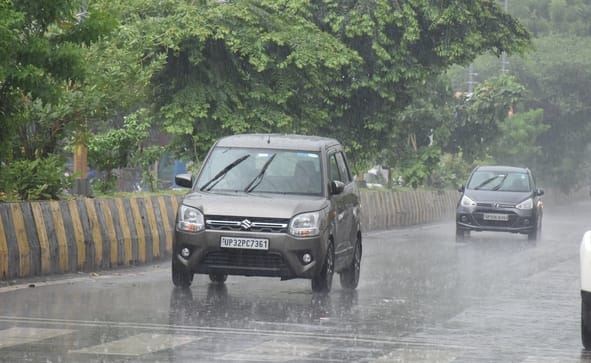 राजधानी में शनिवार को कई इलाकों में बारिश हुई। 