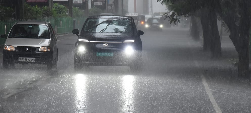 राजधानी में शनिवार को कई इलाकों में बारिश हुई। 