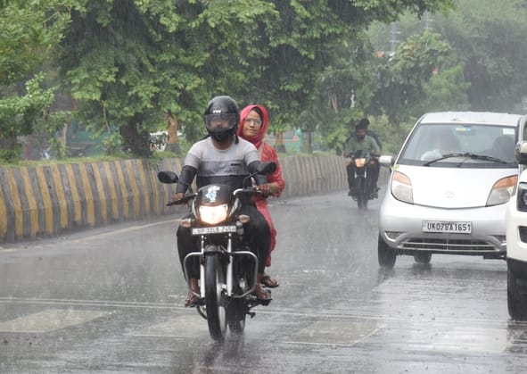 राजधानी में शनिवार को कई इलाकों में बारिश हुई। 
