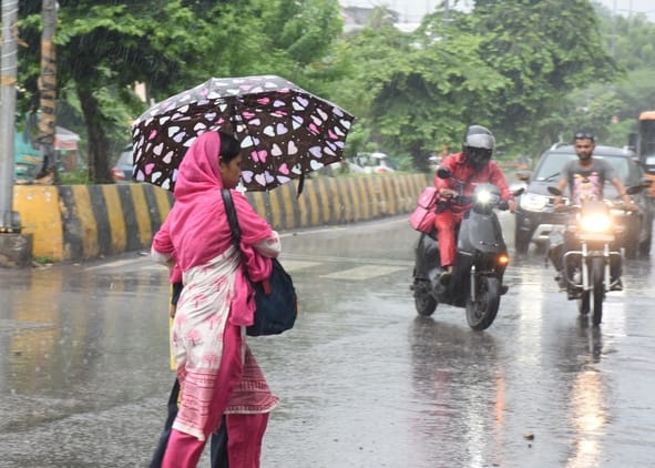 राजधानी में शनिवार को कई इलाकों में बारिश हुई। 