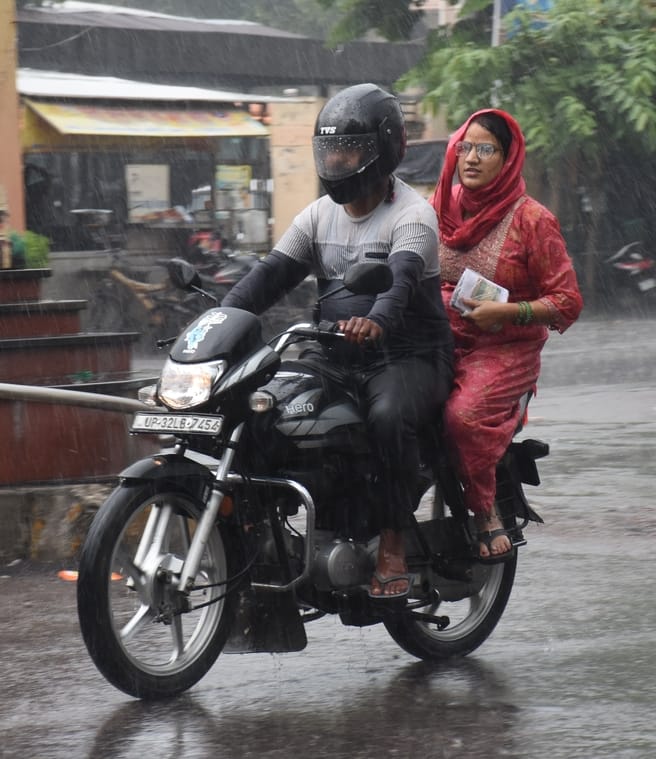 राजधानी में शनिवार को कई इलाकों में बारिश हुई। 