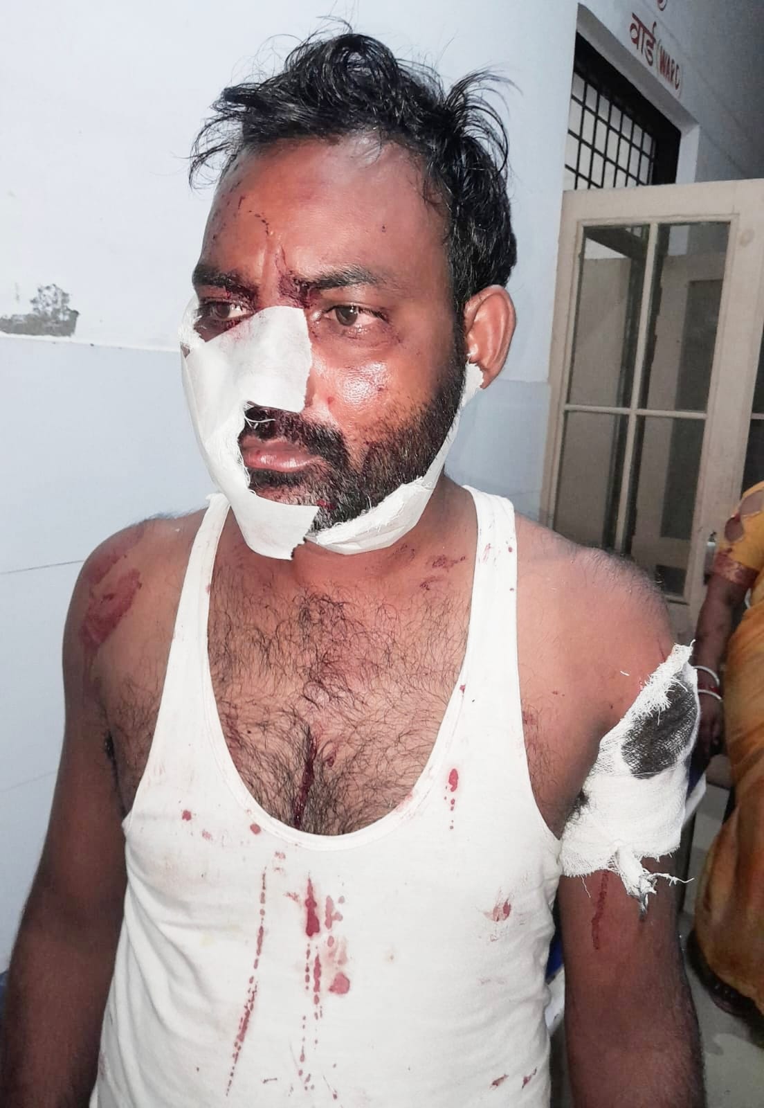सड़क हादसे में घायल ई रिक्शा चालक धर्मेंद्र कुमार। संवाद सड़क हादसे में घायल ई रिक्शा चालक धर्मेंद्र कुमार। संवाद