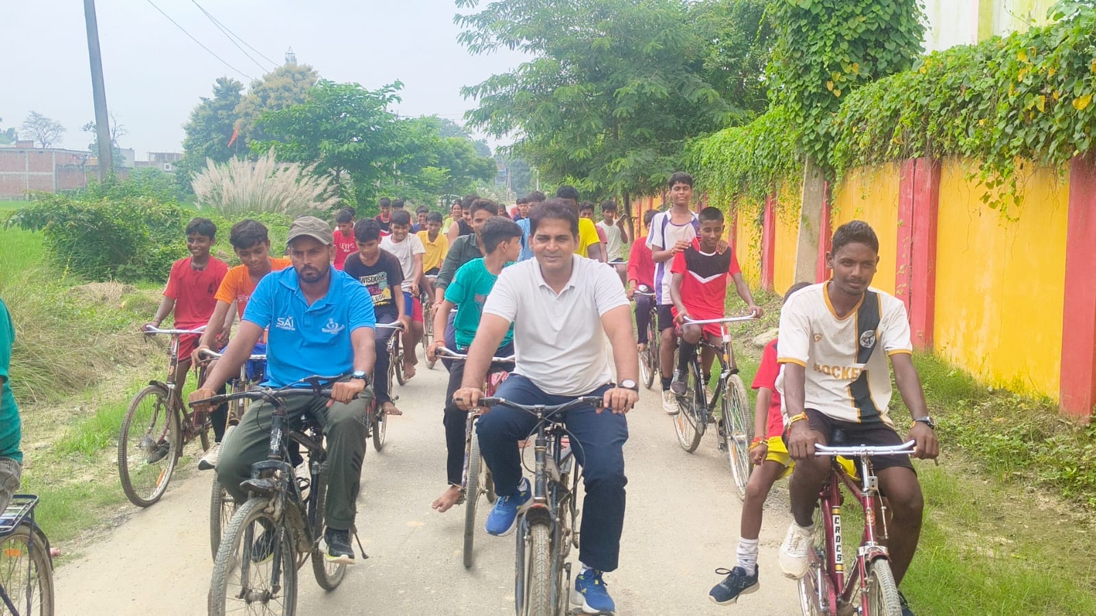 शहर के एकलव्य स्टेडियम में रविवार को फिट इंडिया कार्यक्रम के तहत आयोजित कुश्ती मुकाबले में विपक शहर के एकलव्य स्टेडियम में रविवार को फिट इंडिया कार्यक्रम के तहत आयोजित कुश्ती मुकाबले में विपक