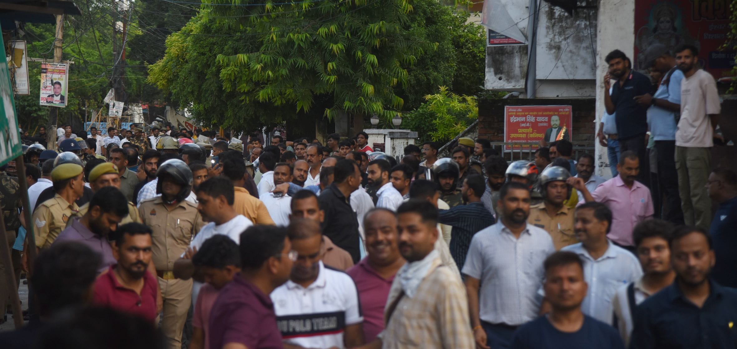 अवैध चैंबरों पर रविवार को कार्रवाई हुई। अवैध चैंबरों पर रविवार को कार्रवाई हुई।