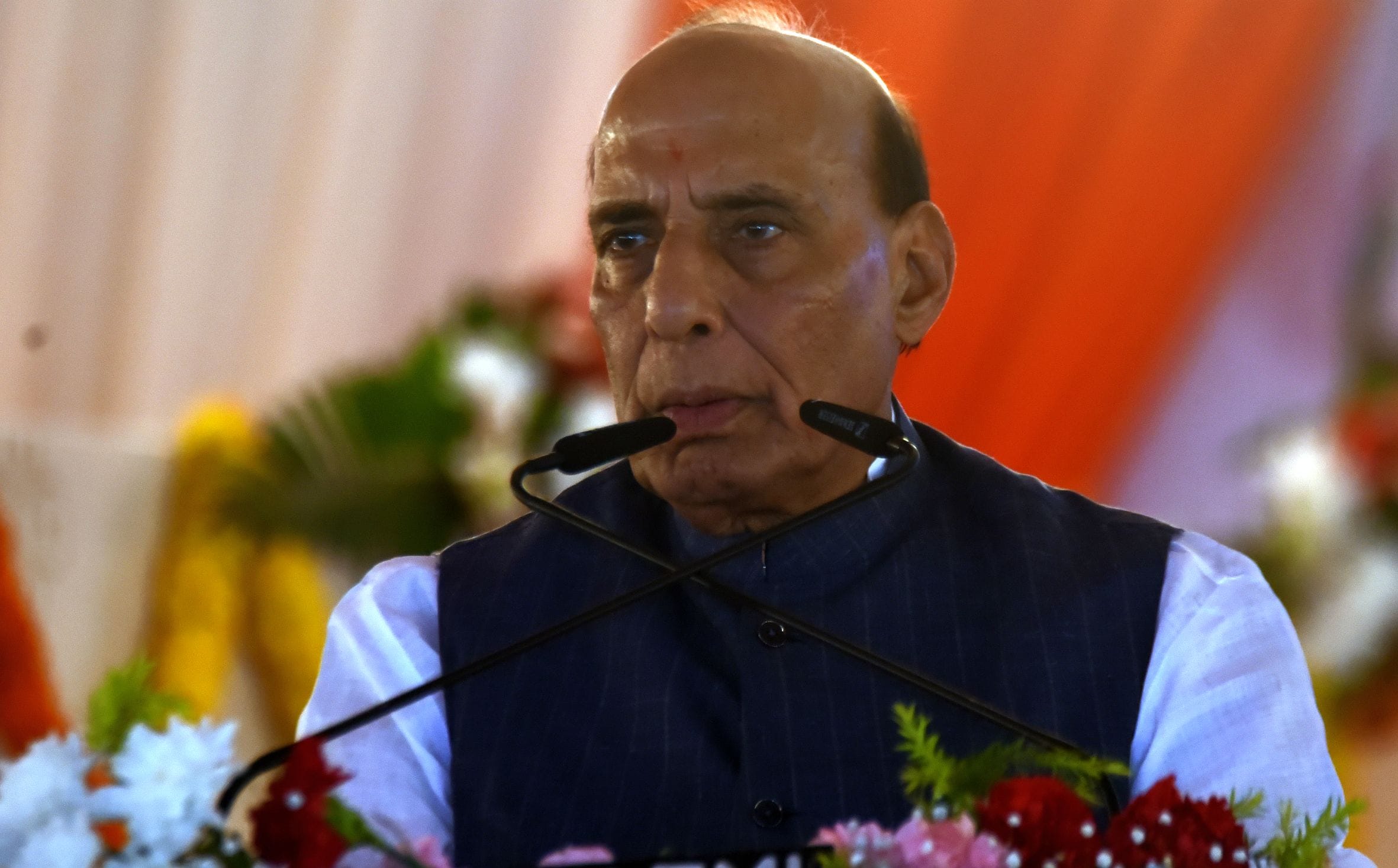 छावनी में कार्यक्रम के दौरान राजनाथ सिंह और योगी आदित्यनाथ। छावनी में कार्यक्रम के दौरान राजनाथ सिंह और योगी आदित्यनाथ।