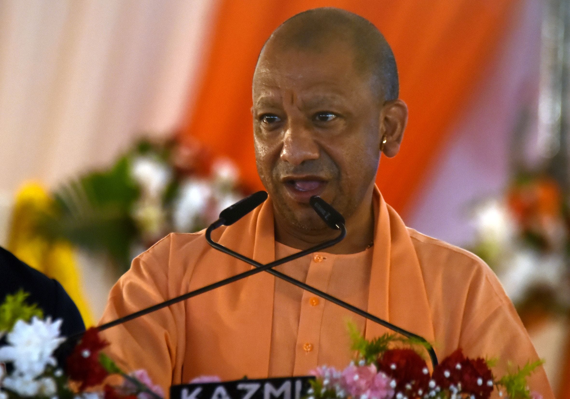 छावनी में कार्यक्रम के दौरान राजनाथ सिंह और योगी आदित्यनाथ। छावनी में कार्यक्रम के दौरान राजनाथ सिंह और योगी आदित्यनाथ।