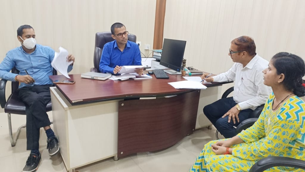 फोटो 28 जिला उद्योग केंद्र पर साक्षात्कार के लिए लाइन में खड़ी महिलाएं। संवाद फोटो 28 जिला उद्योग केंद्र पर साक्षात्कार के लिए लाइन में खड़ी महिलाएं। संवाद