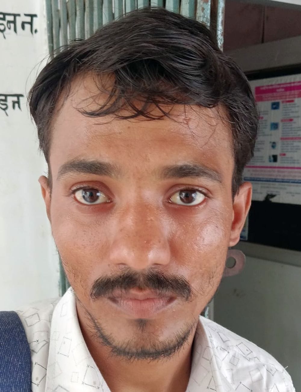 फोटो 31 एमएएचपी 20 परिचय-जिला अस्पताल के सीटी स्कैन कक्ष में भरे पानी को निकालने के लिए लगा मोट