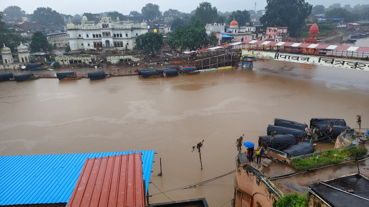 फोटो 31 सीकेटीपी 01 मंदाकिनी नदी में फिर बढ़ा जलस्तर। संवाद