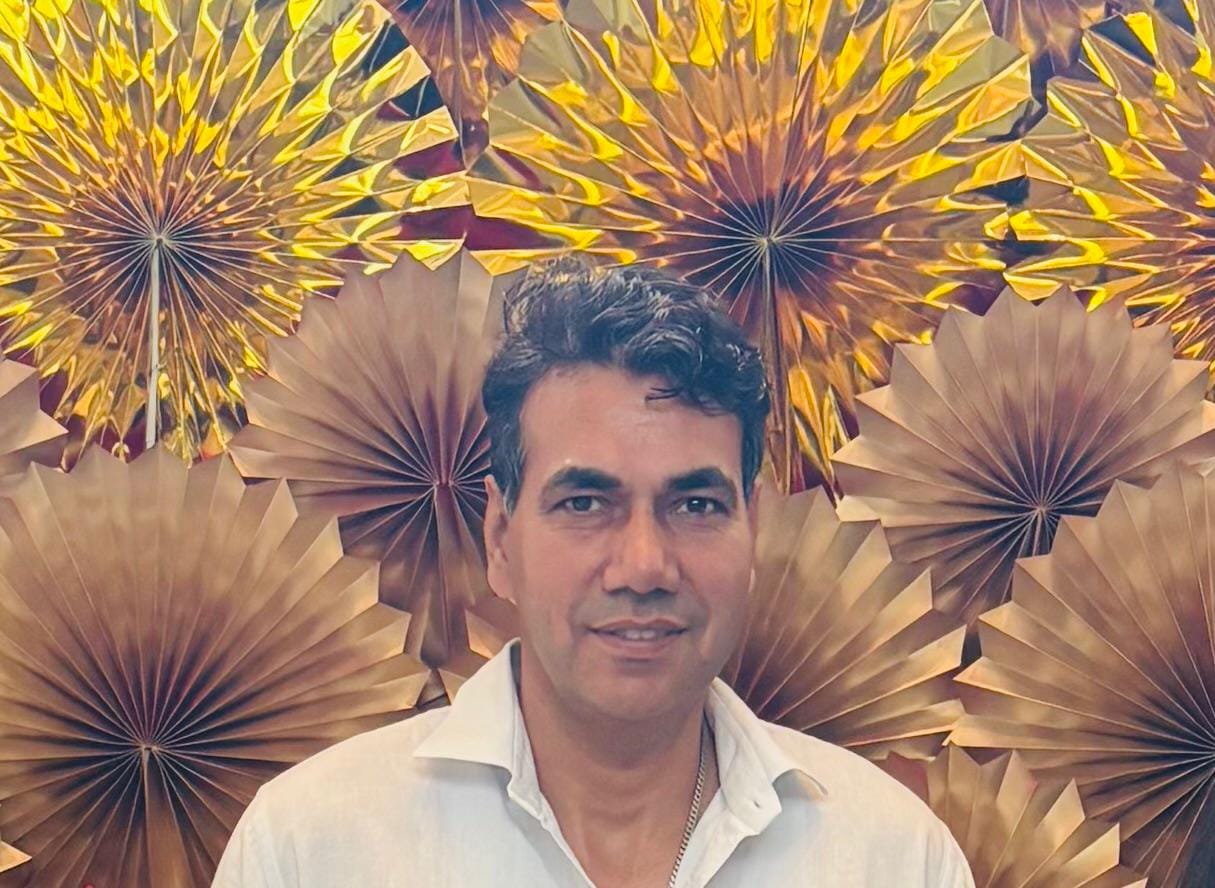 पालम विहार के सी ब्लॉक में टूटा हुआ ओवरहेड टैक पालम विहार के सी ब्लॉक में टूटा हुआ ओवरहेड टैक