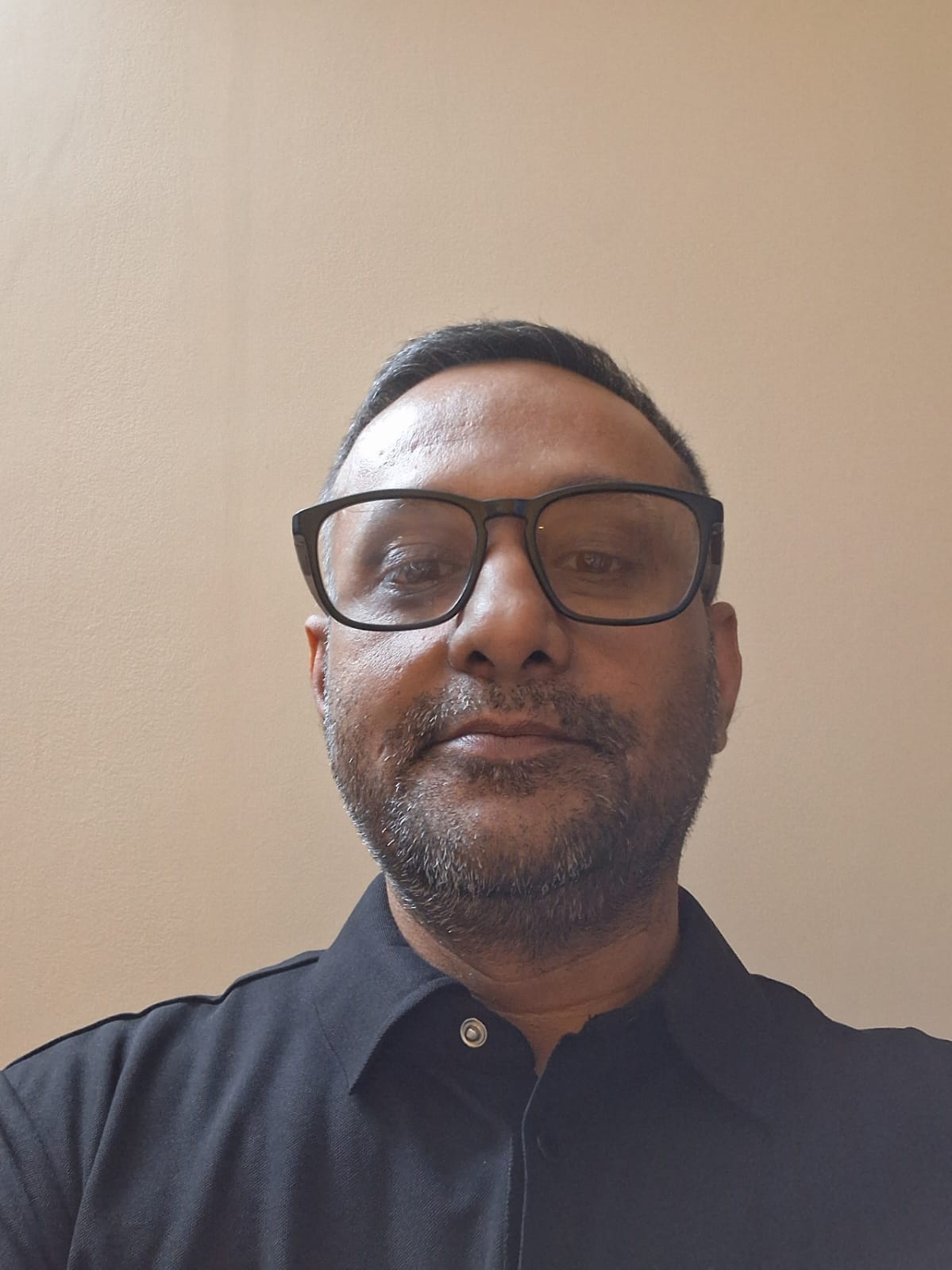 पालम विहार के सी ब्लॉक में टूटा हुआ ओवरहेड टैक पालम विहार के सी ब्लॉक में टूटा हुआ ओवरहेड टैक